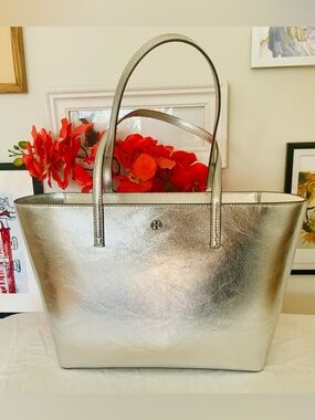 NWT TORY BURCH METALLIC SILVER LEATHER TOTE BAG